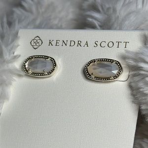 Kendra Scott Ellie silver stud earrings in Ivory Pearl